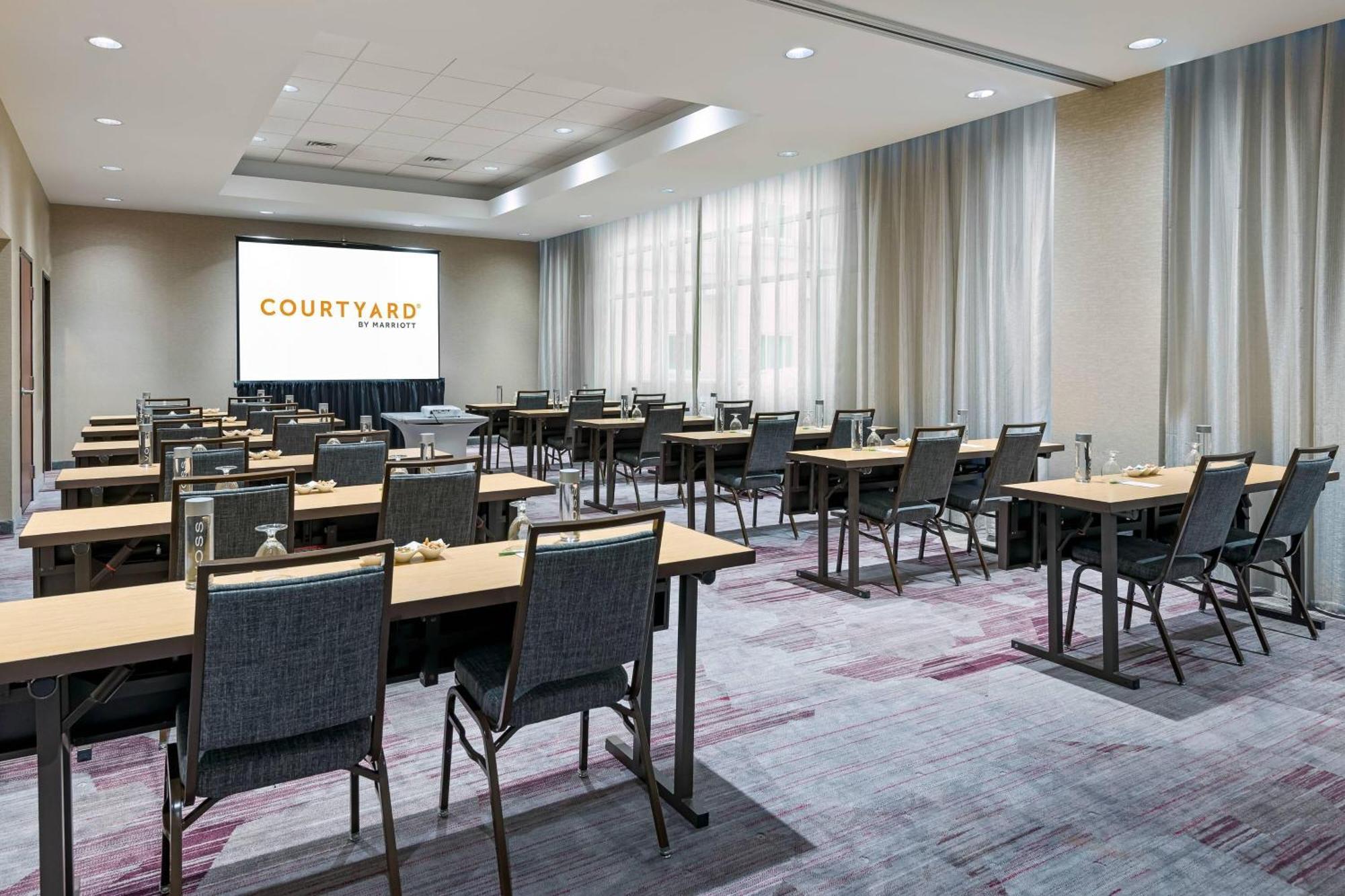 Courtyard Fort Wayne Downtown At Grand Wayne Convention Center Εξωτερικό φωτογραφία