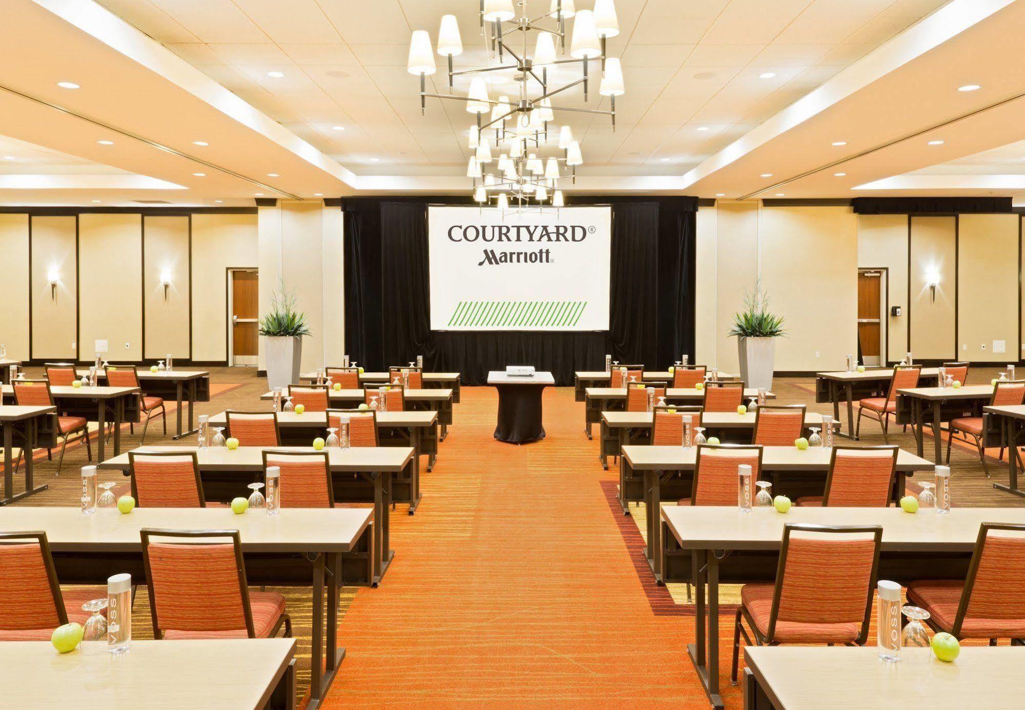 Courtyard Fort Wayne Downtown At Grand Wayne Convention Center Εξωτερικό φωτογραφία