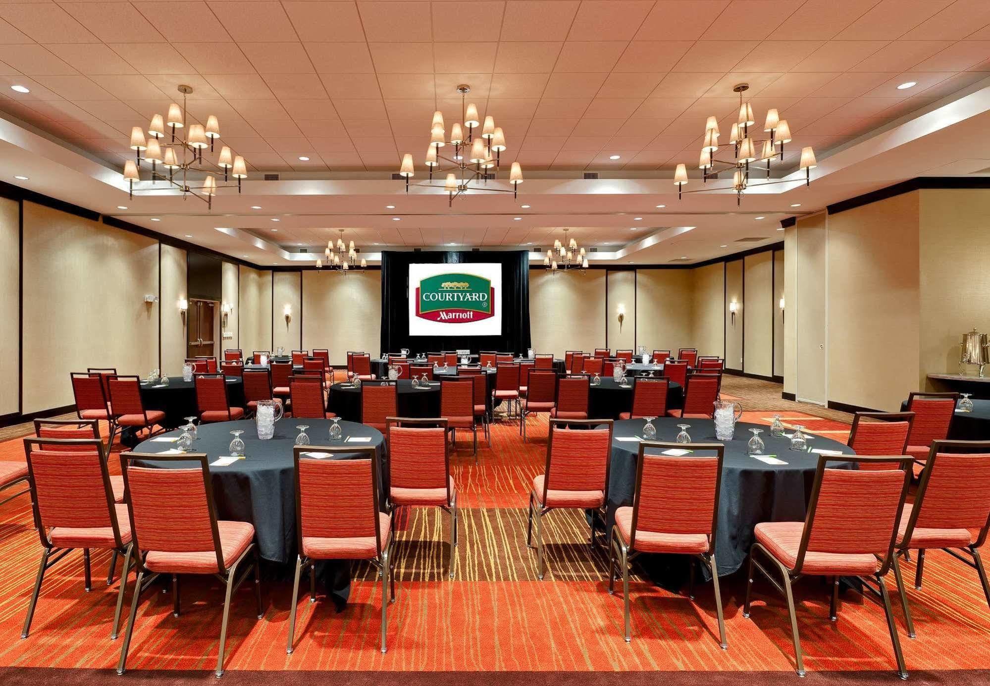 Courtyard Fort Wayne Downtown At Grand Wayne Convention Center Εξωτερικό φωτογραφία