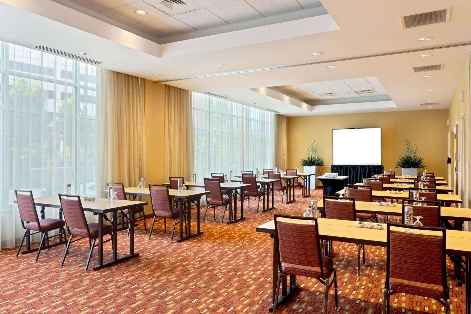 Courtyard Fort Wayne Downtown At Grand Wayne Convention Center Εξωτερικό φωτογραφία